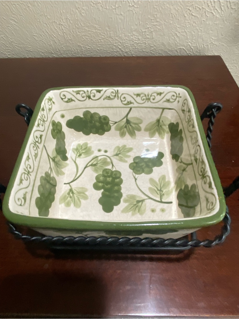 Temptations by Tara, Vineyard Green Square Baker W/ Black Wire Serving Rack 1 QT